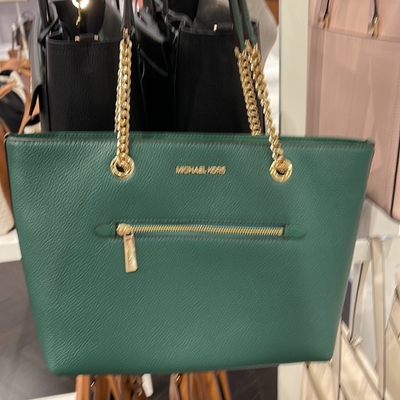 MICHAEL KORS
Jet Set Medium Front Zip Pebbled Leather Chain Tote Bag
Jewel Green - Picture 12 of 16